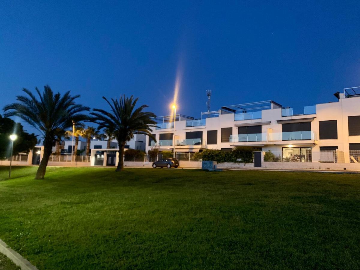 Punta Prima Villa 3 Bedrooms And Solarium Sea View Torrevieja Kültér fotó